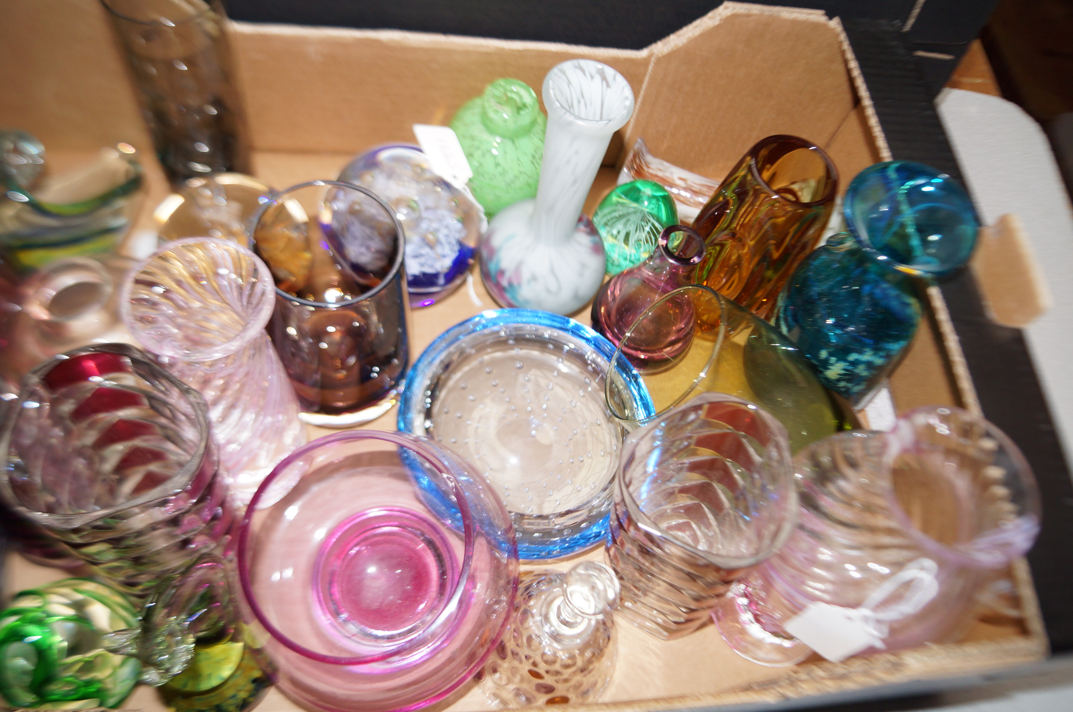 Box of art glassware to include Medina