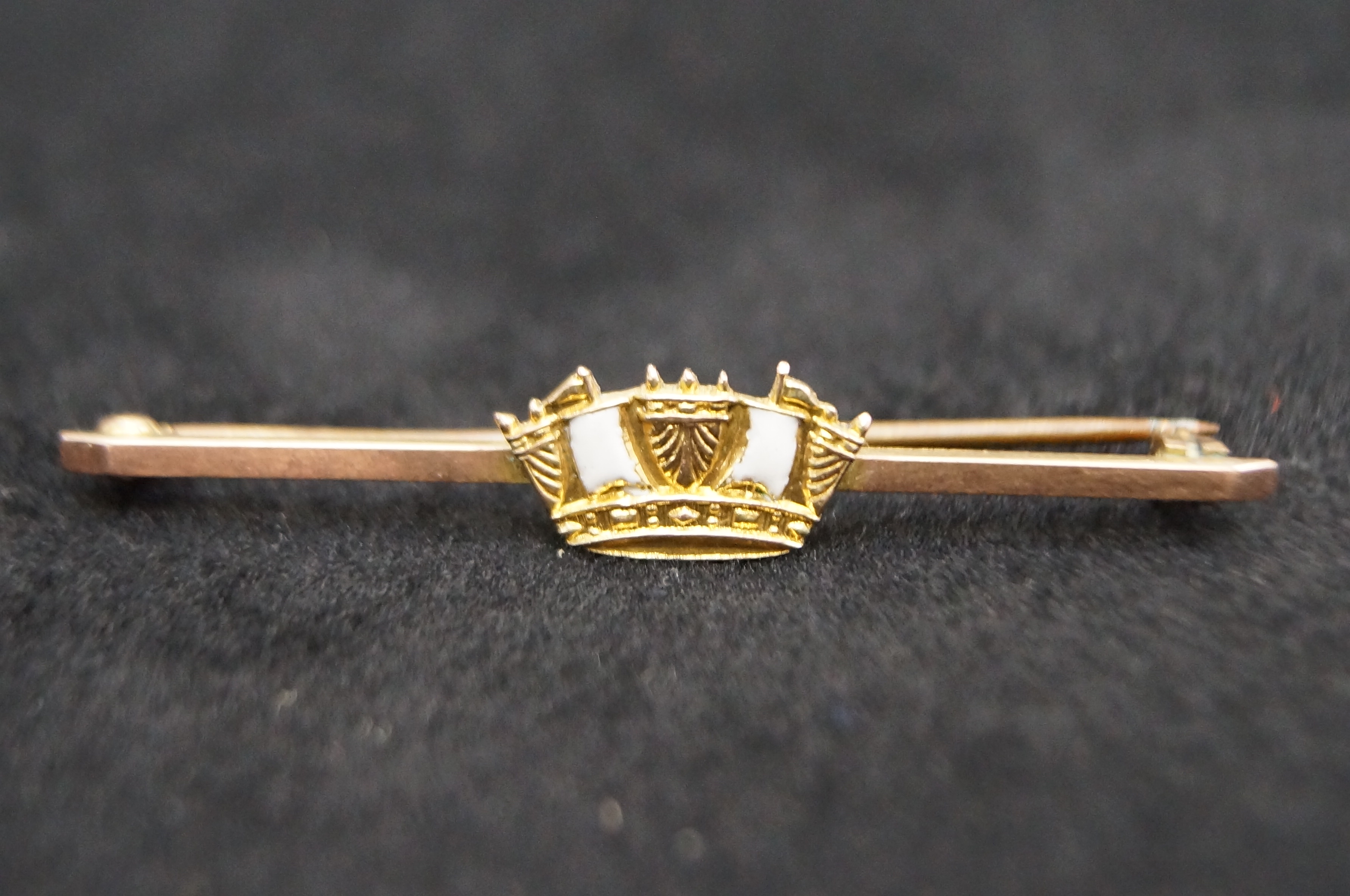 9ct Gold enamel old merchant or Royal navy tie pin