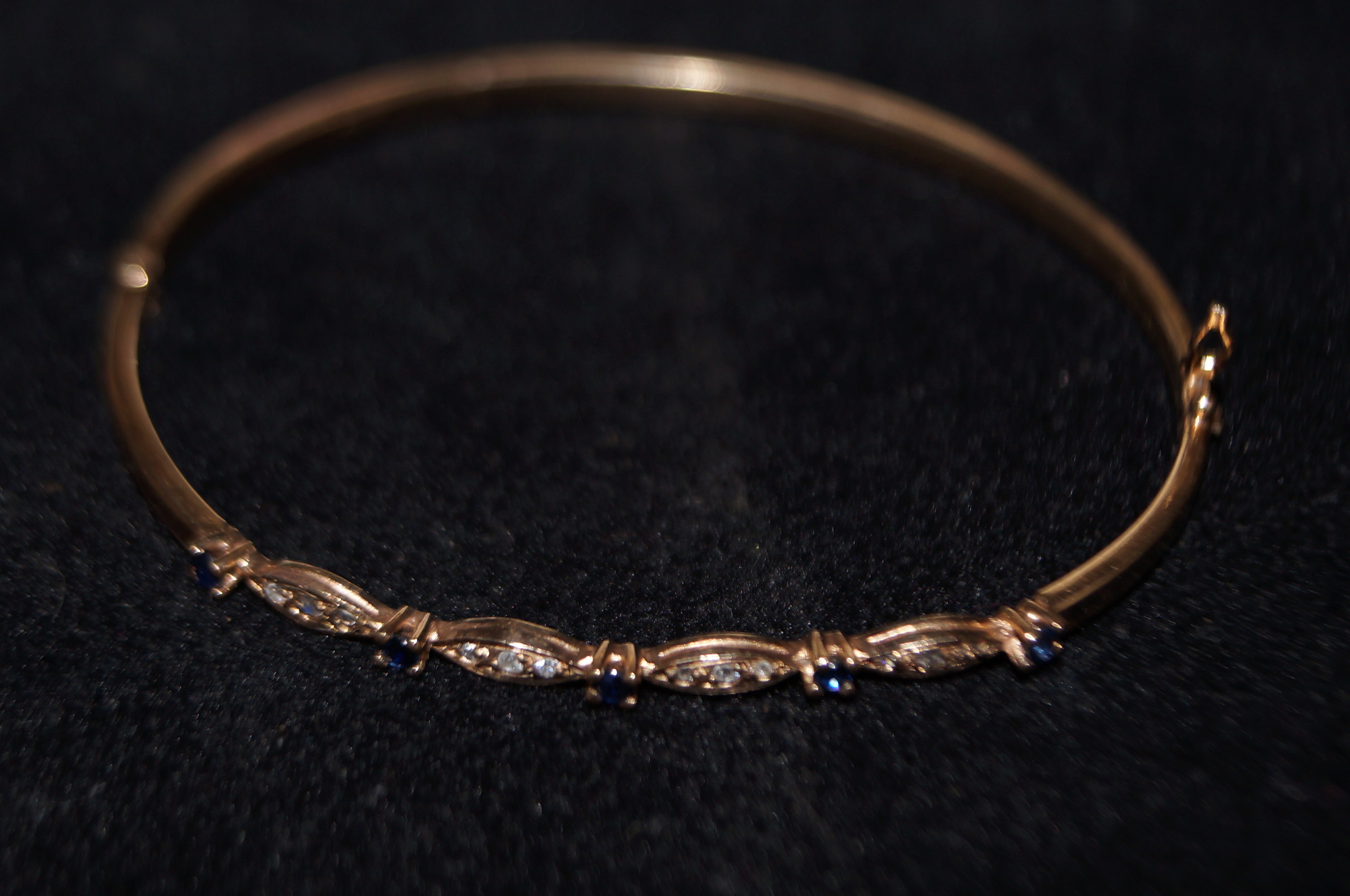 9ct Gold bangle set with diamond & sapphires