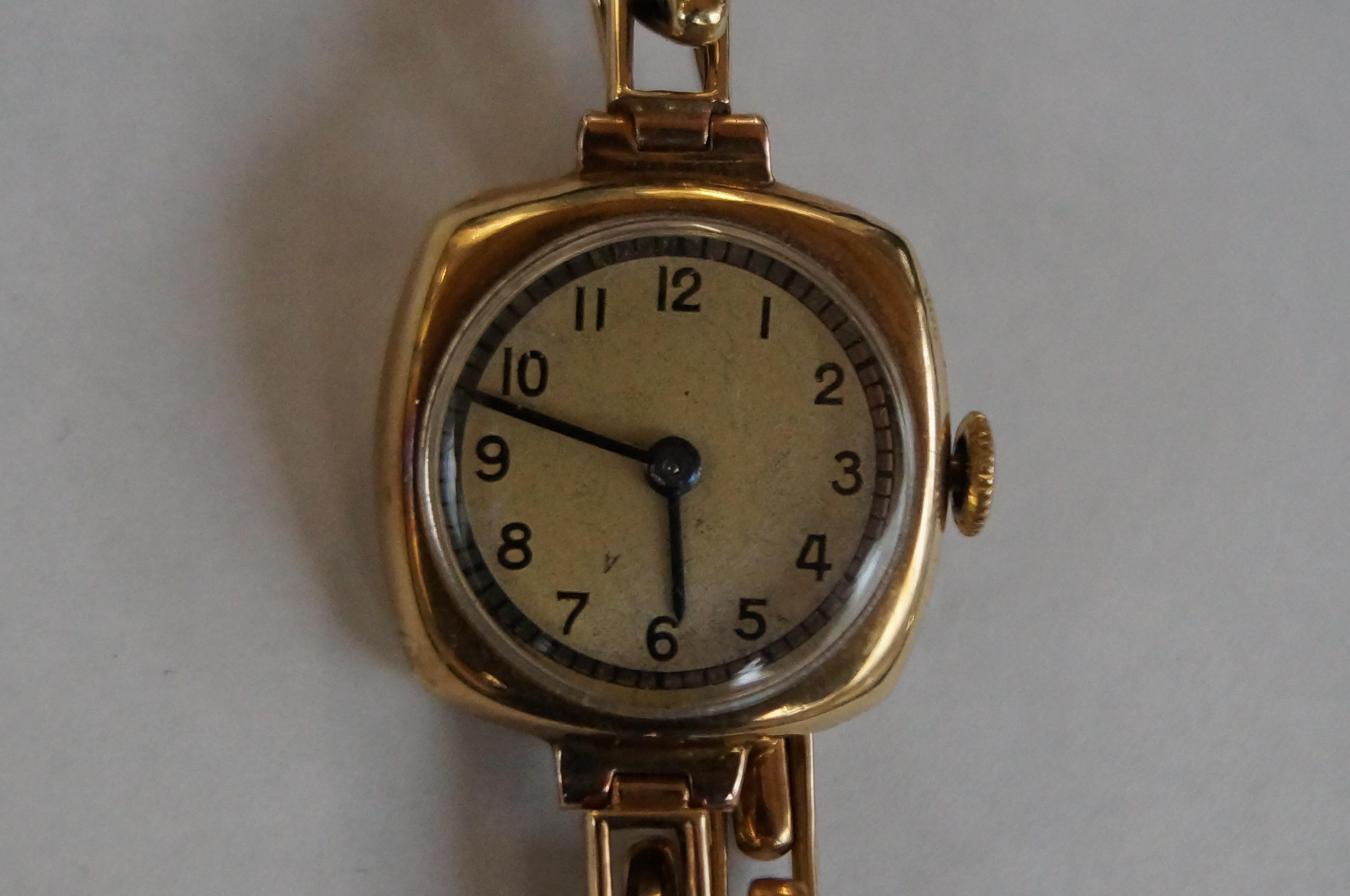 Ladies 9ct Gold Swiss wristwatch