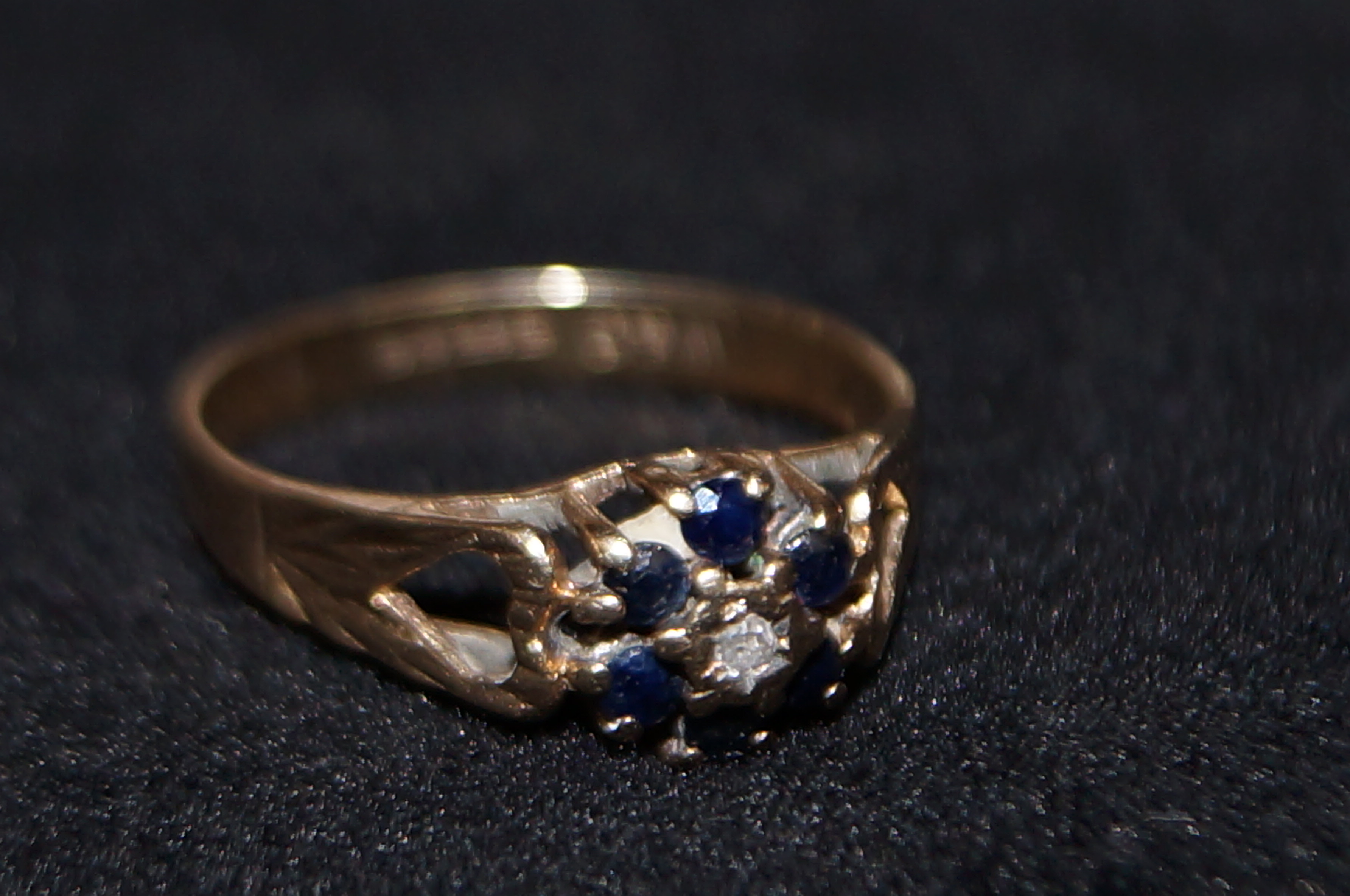 9ct Gold diamond & sapphire ring Size N