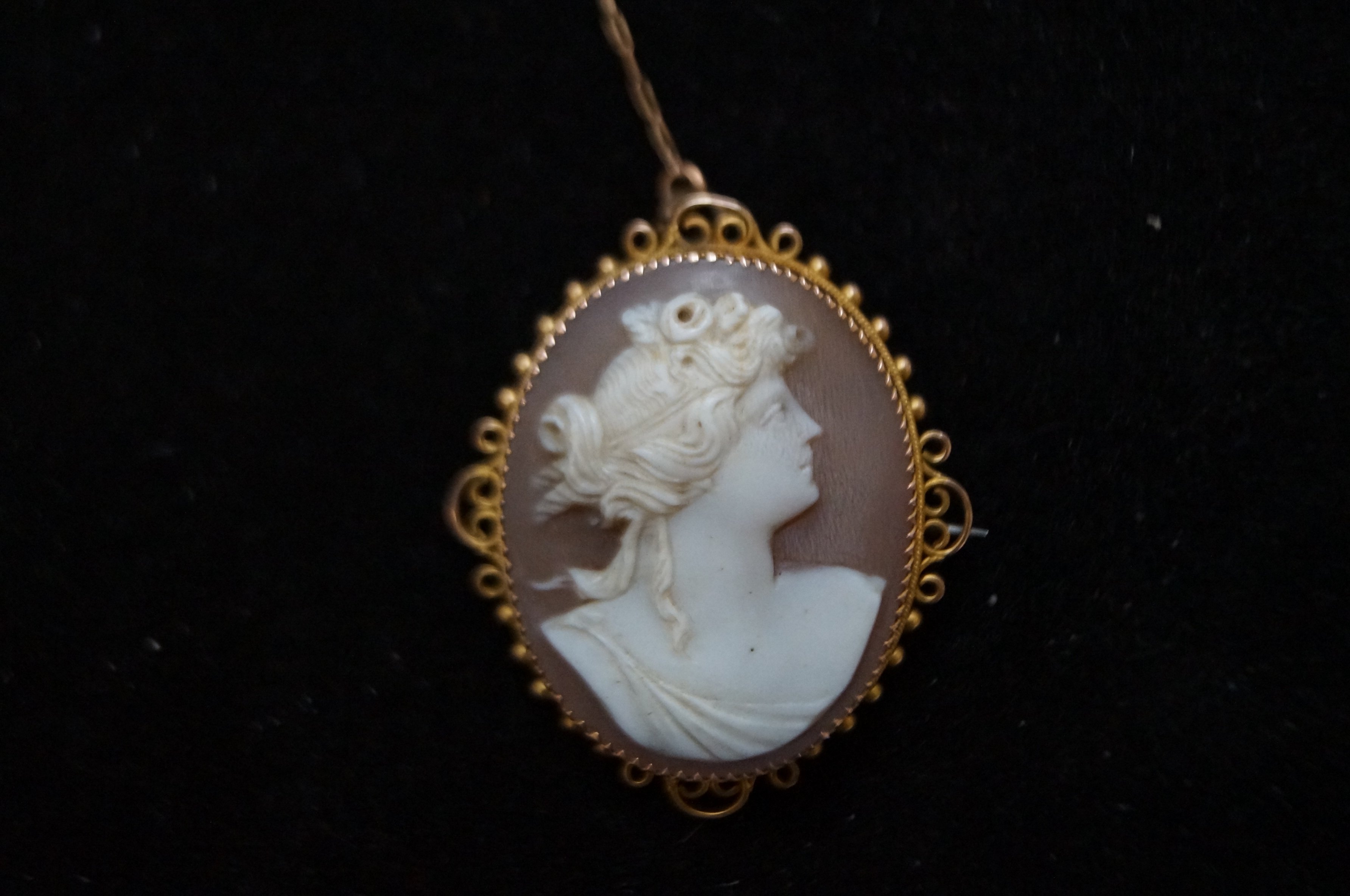 Yellow Metal Cameo Brooch (Tested for high carat G