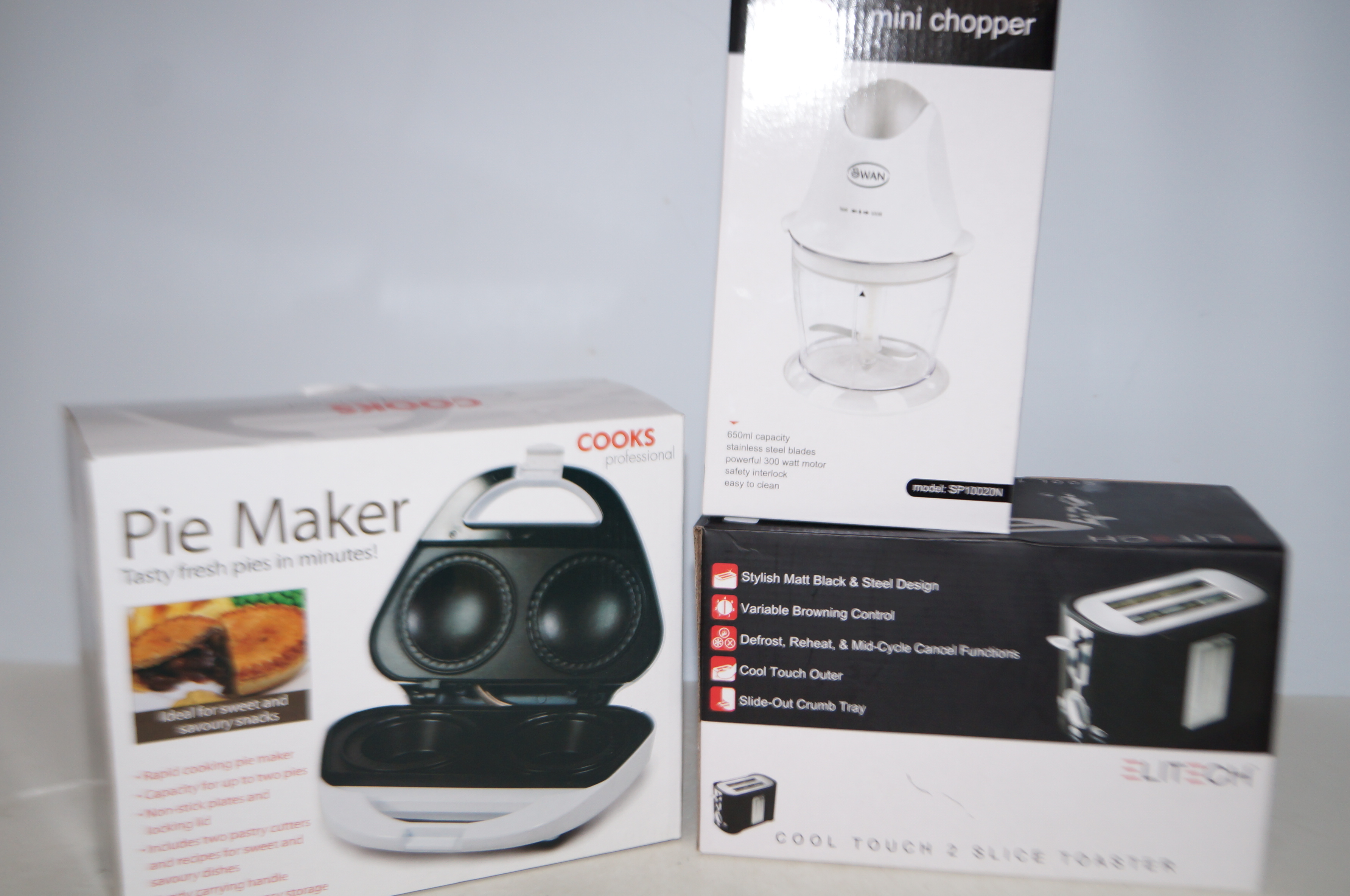 Pie maker, mini chopper & Cool touch 2 slice toast