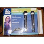 Wireless microphone set