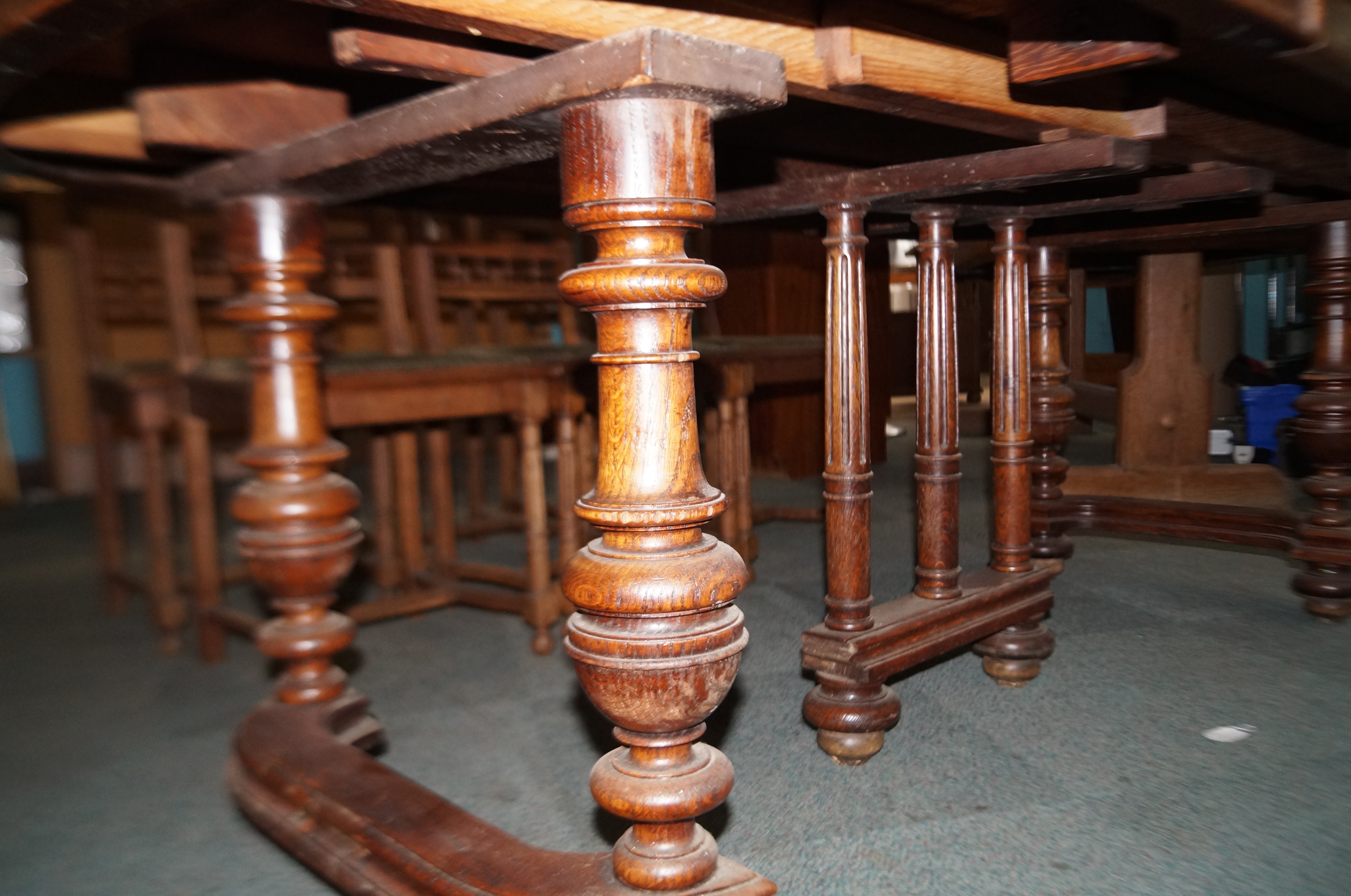 Early 20th century solid medium oak extending dini - Image 2 of 2