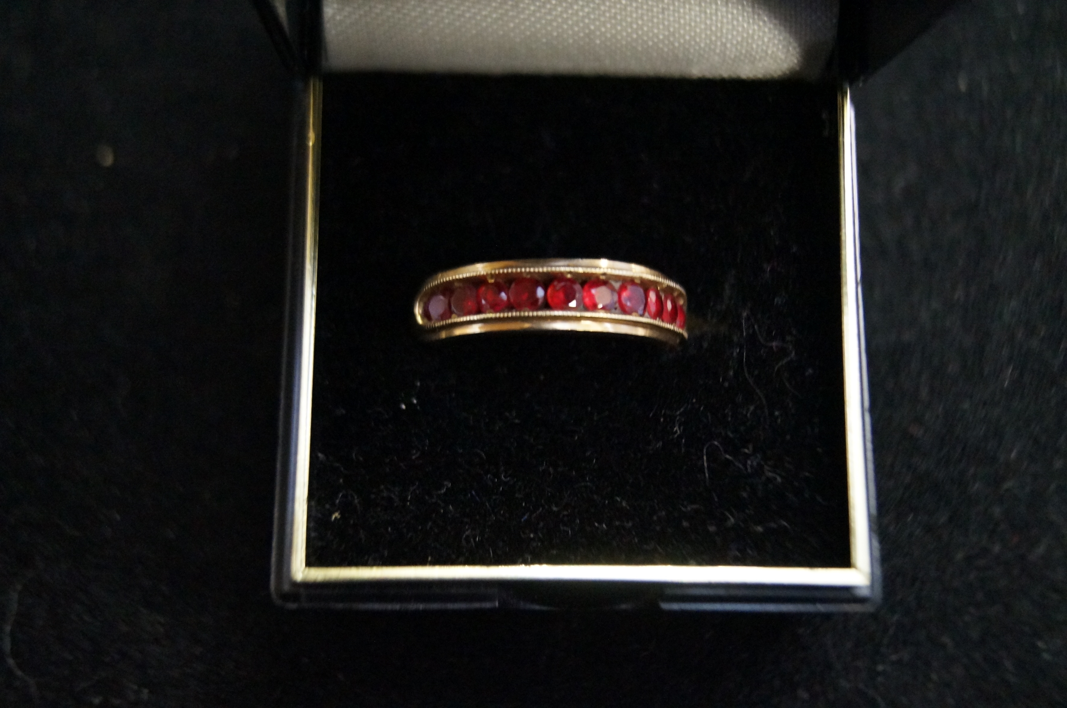 9ct Gold ring set with 10 rubies