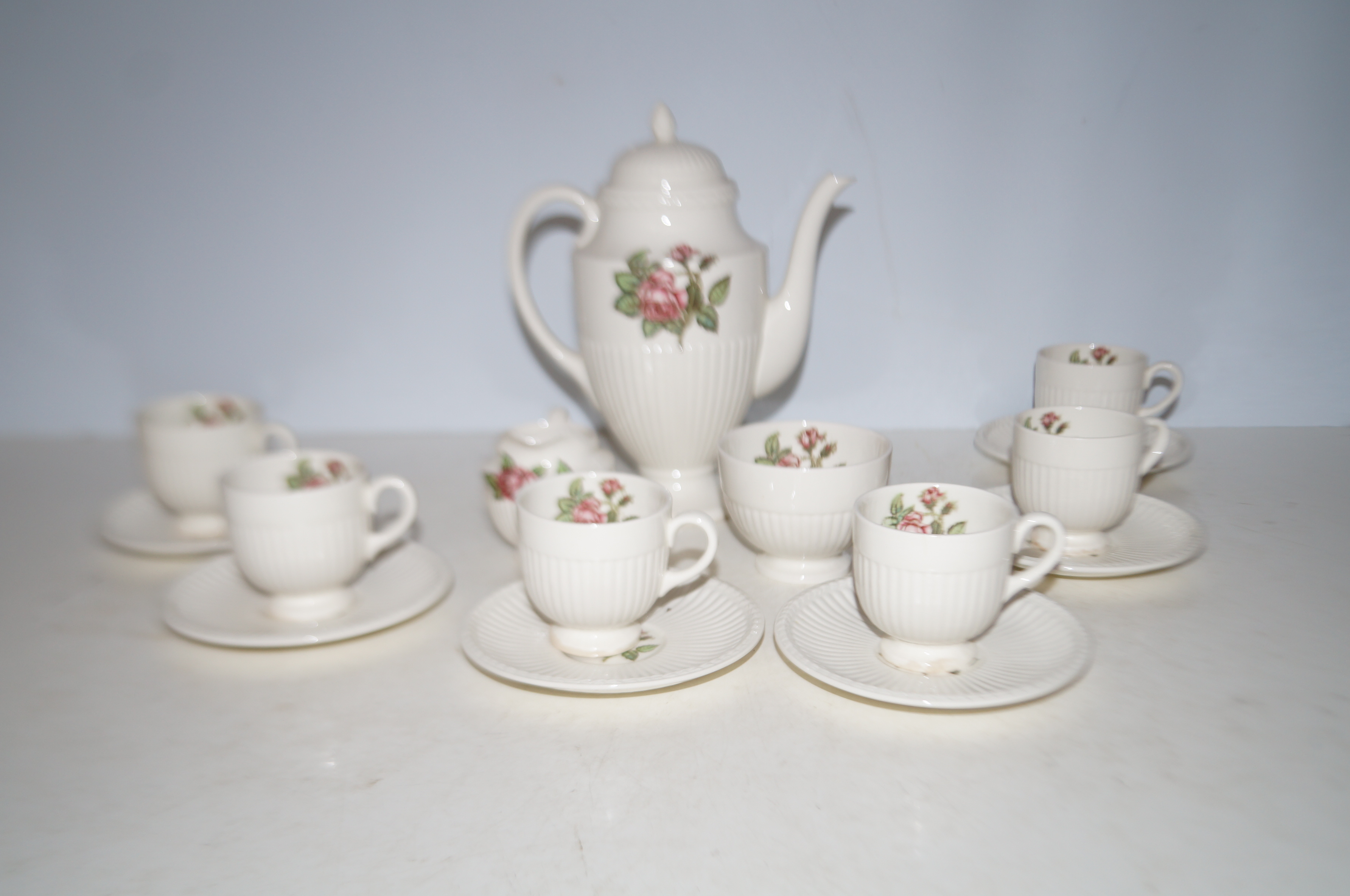 Wedgwood T432 moss rose pattern tea set