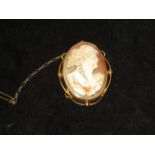 9ct Gold cameo brooch Approx 6 cm