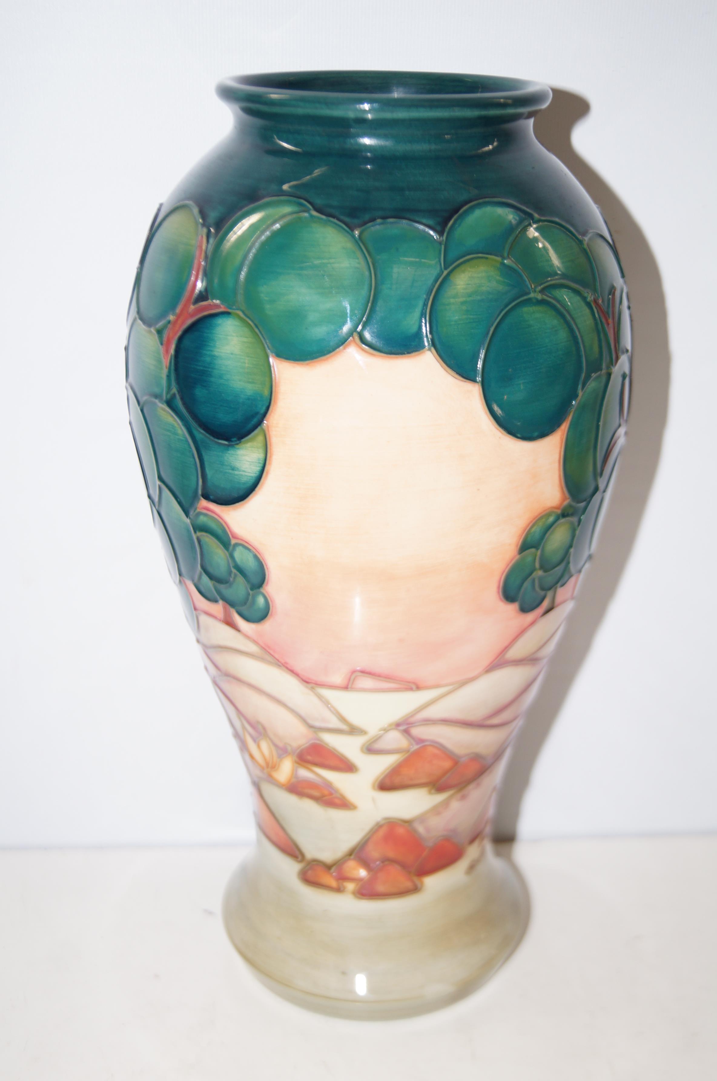 Moorcroft vase, inverted baluster form in the Mamo - Bild 2 aus 3