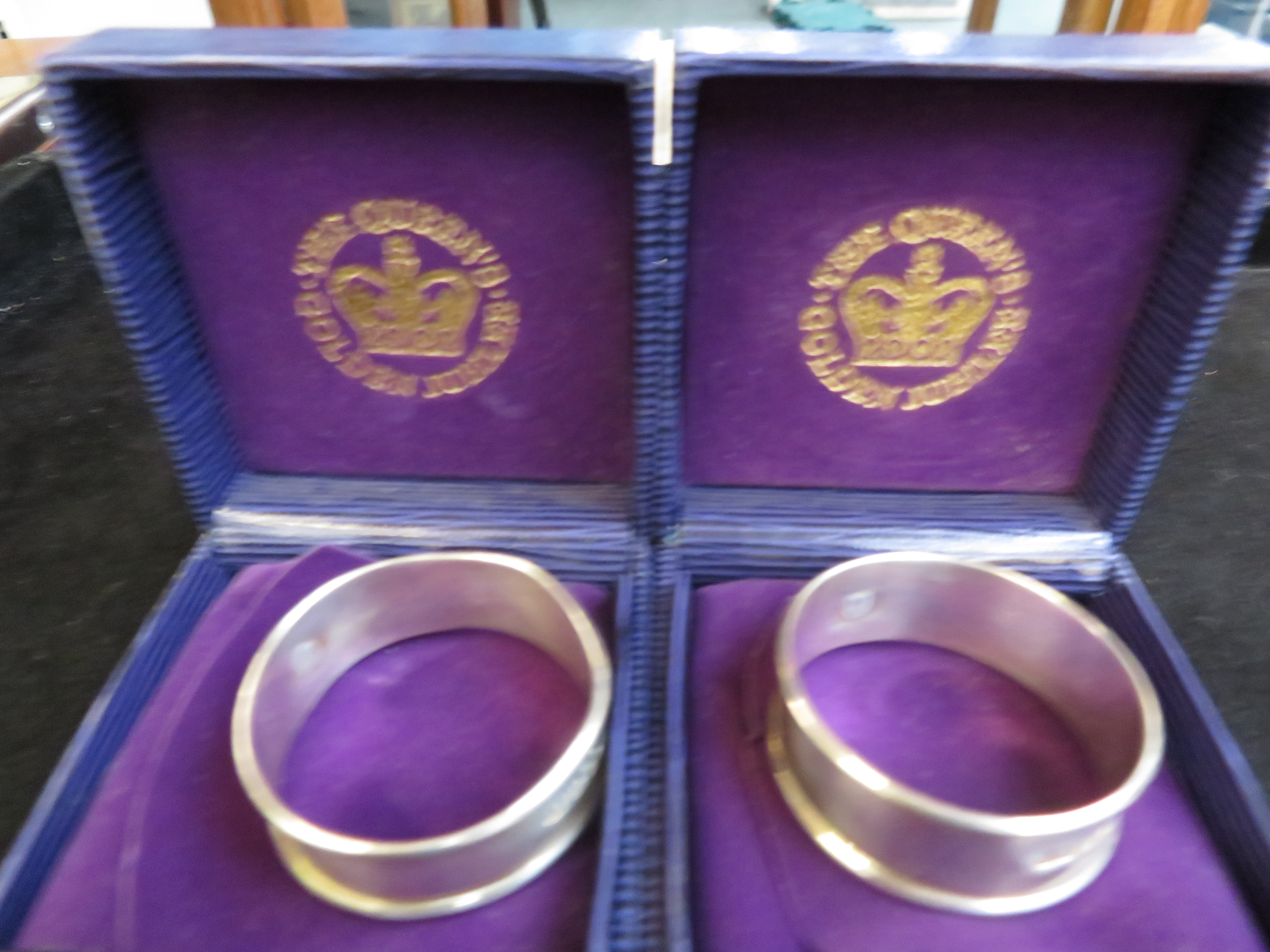 Pair of cased silver jubilee napkin rings