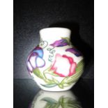 Moorcroft sweet pea vase Height 9 cm