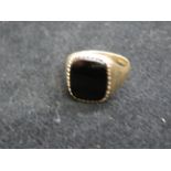9ct Gold gents ring set with black hardstone total
