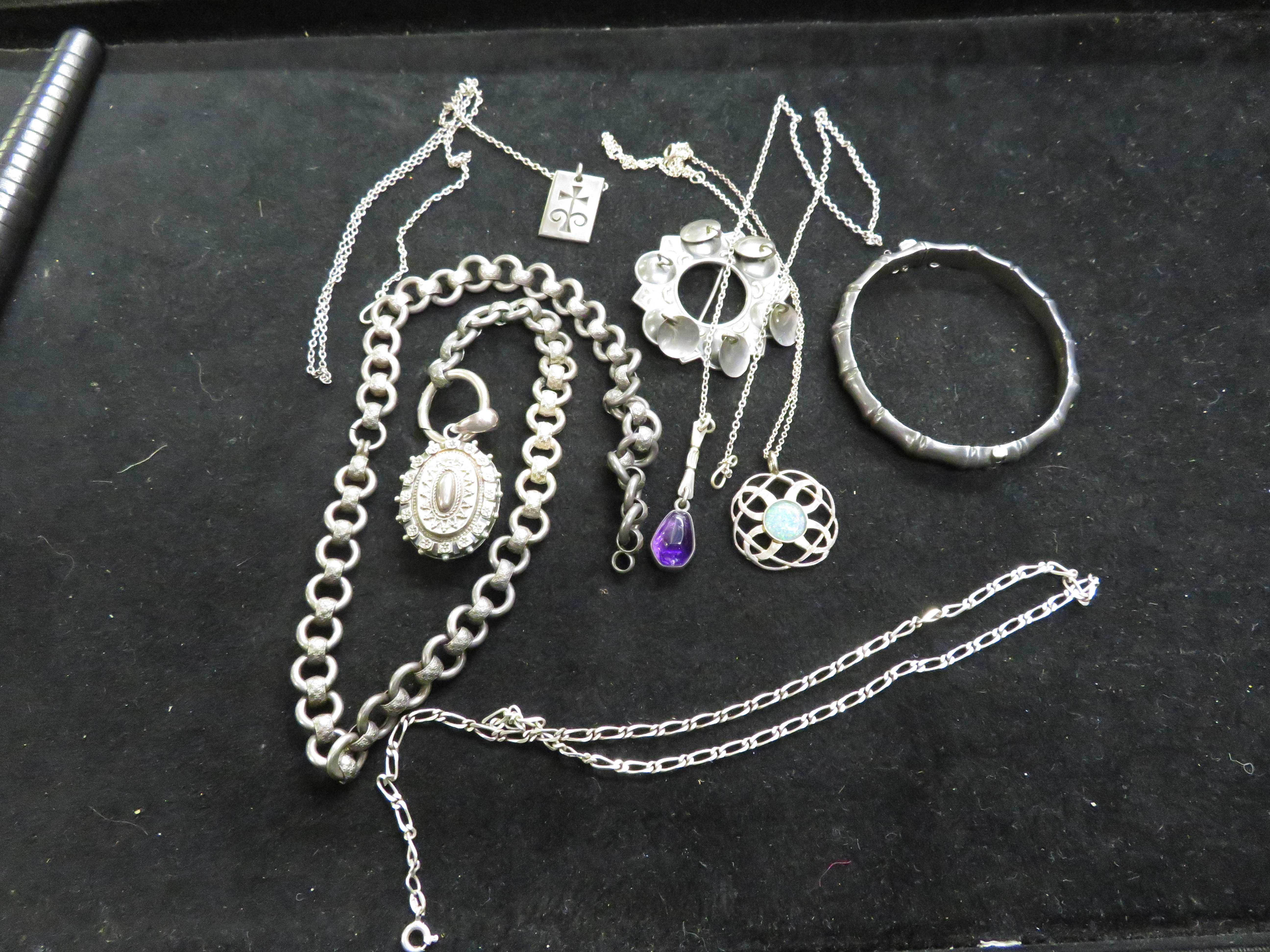 Good collection of silver vintage jewellery
