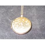 9ct Gold locket suspended on a 9ct gold chain Weig