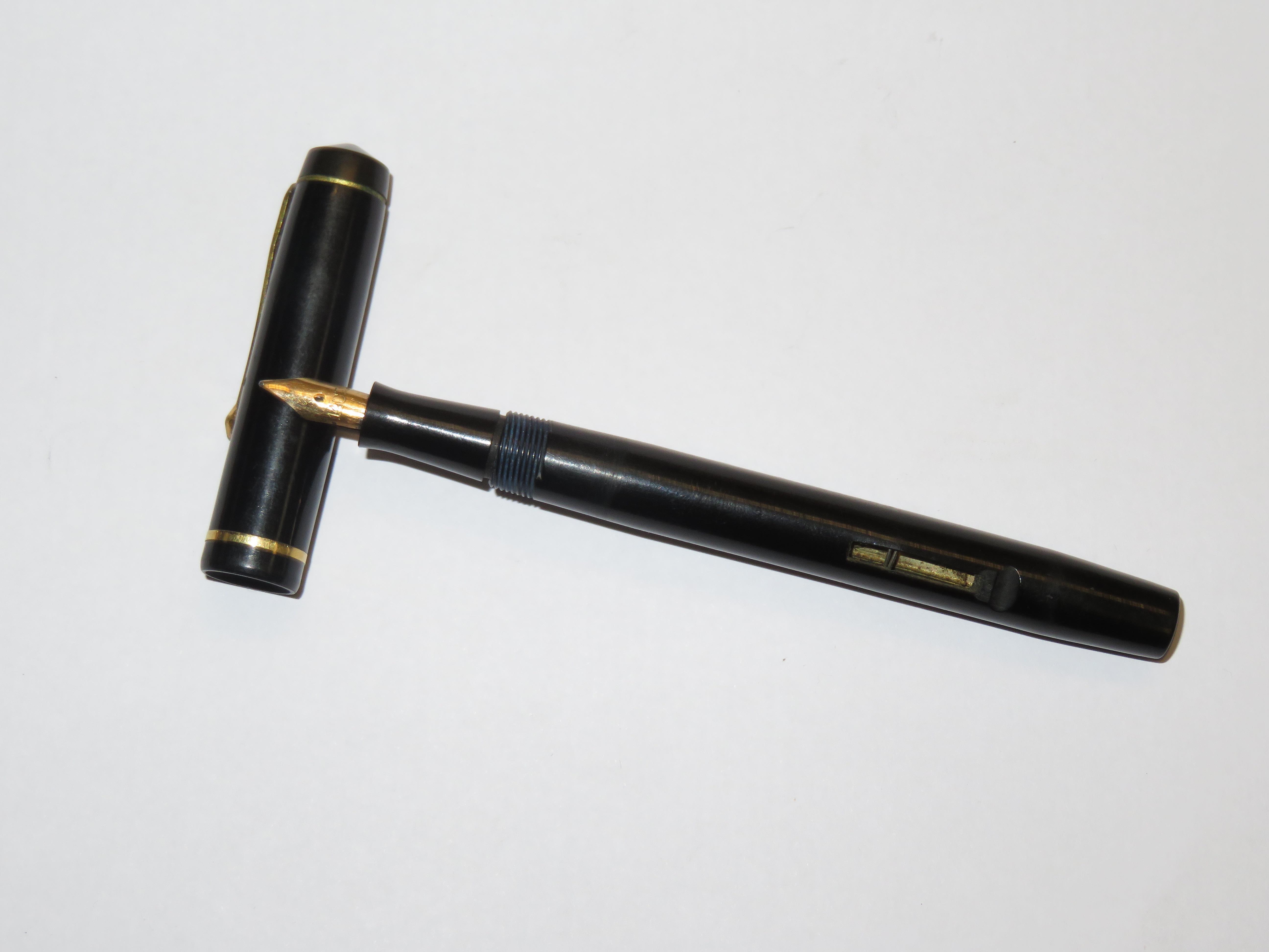 Conway Stewart fountain pen with 14ct gold nib