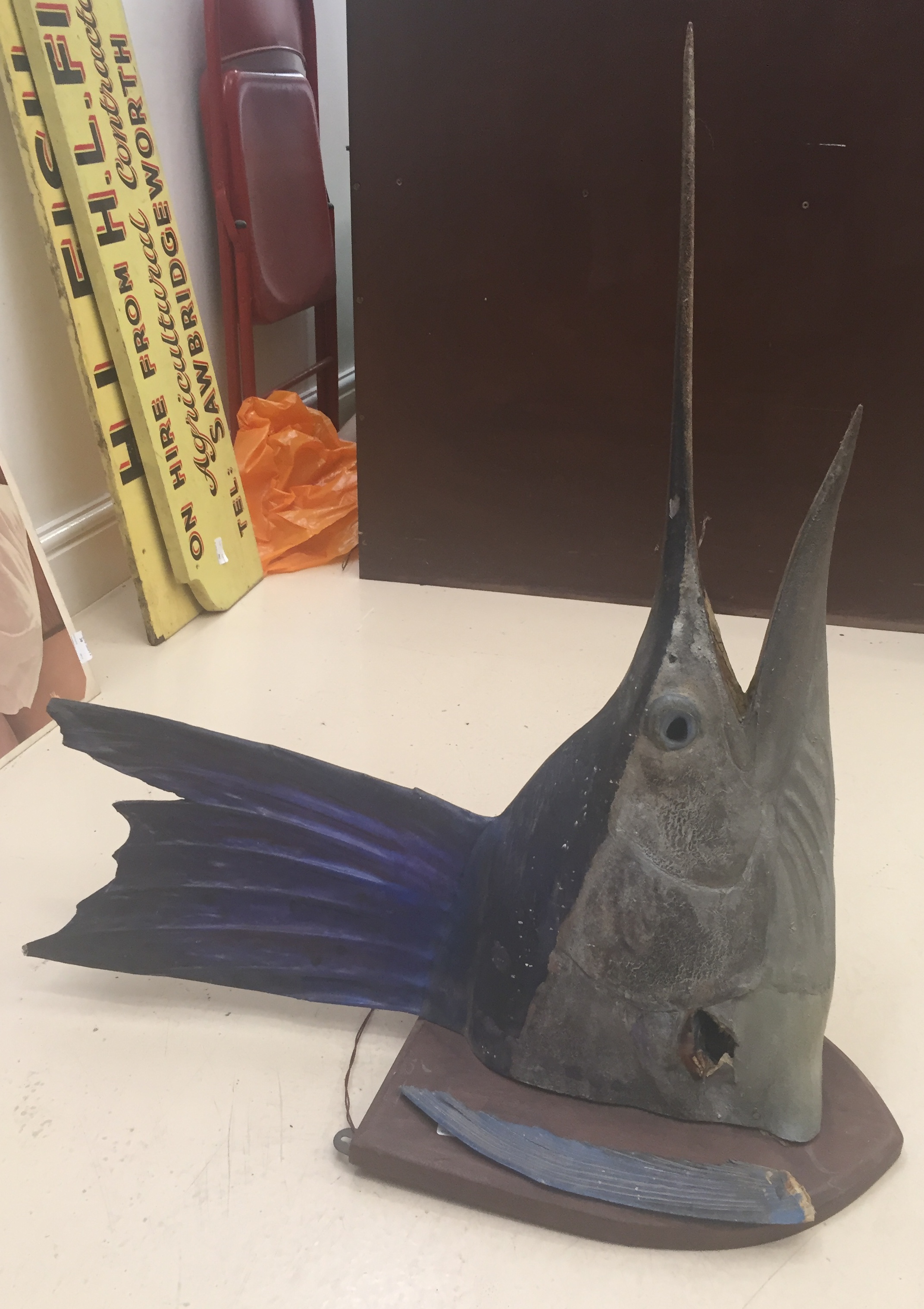 A taxidermy of a mounted Marlin Blue Fin - Image 2 of 3