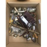 A quantity of metal/silver cutlery
