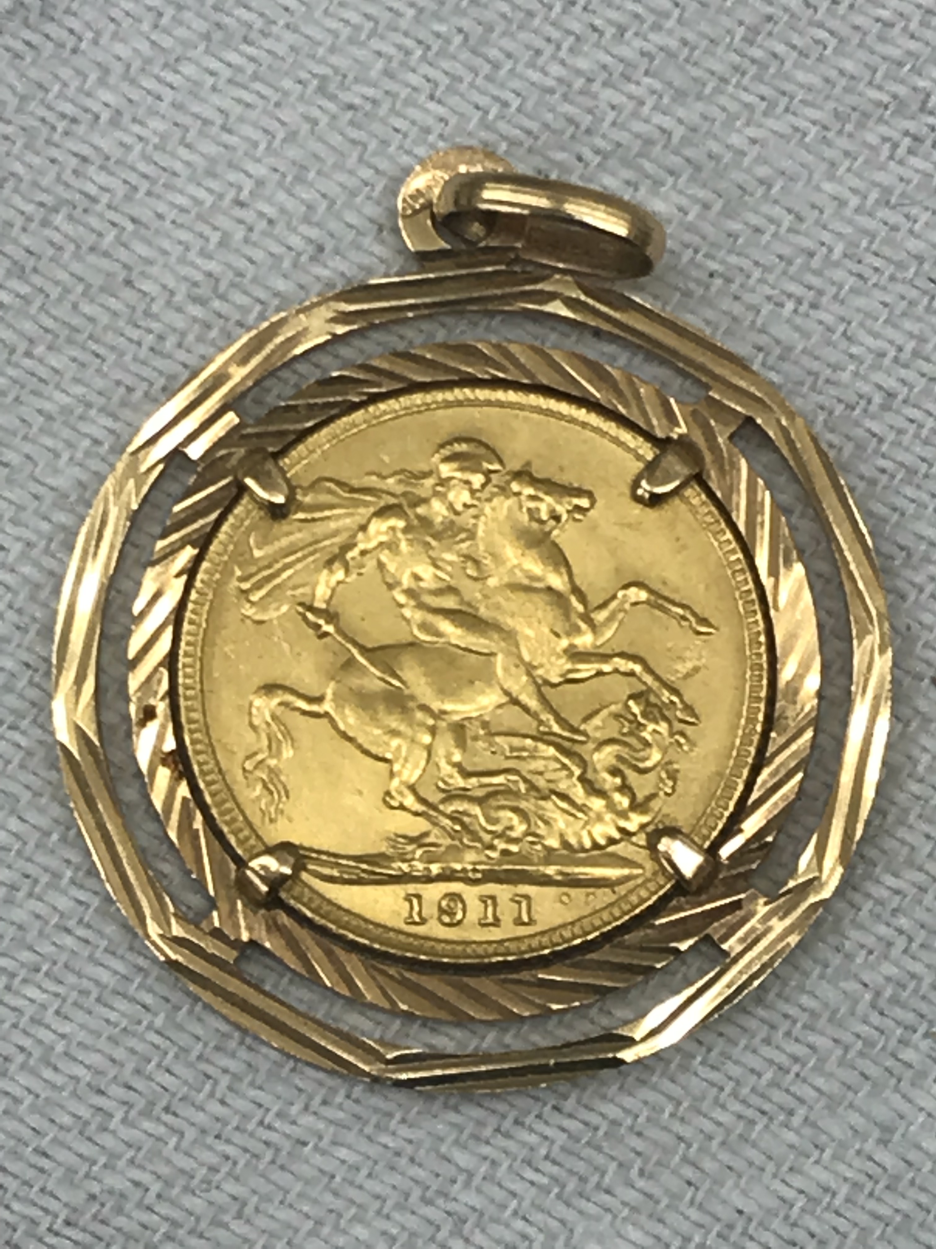 A 1911 Canadian Mint sovereign in a 9ct mount