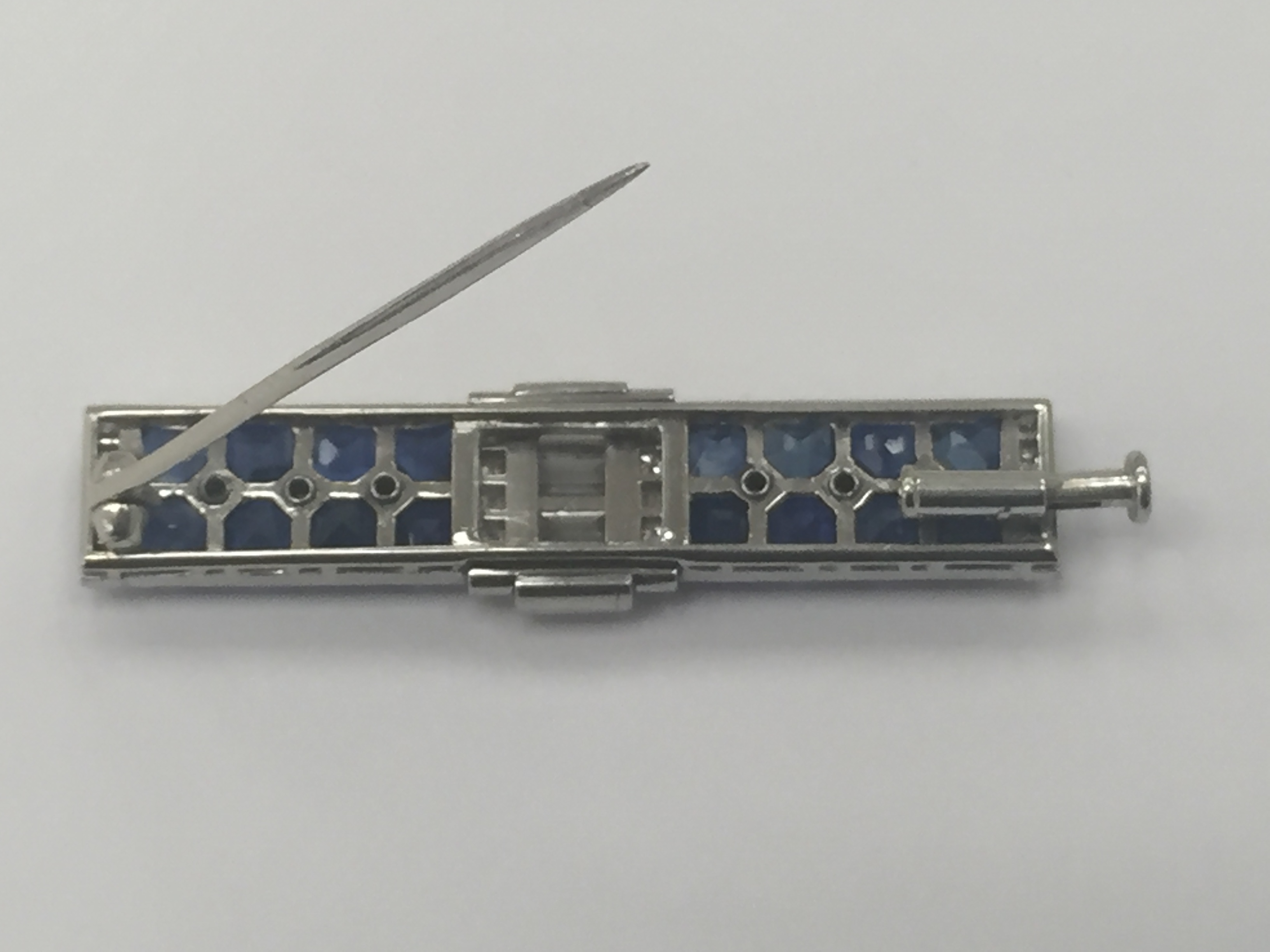 A Platinum Sapphire and Diamond Art Deco Bar Brooch: Beautifully designed brooch in unhallmarked - Image 2 of 5