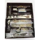 A quantity of dress jewellery to inc pearl necklaces, brooches, earrings,
