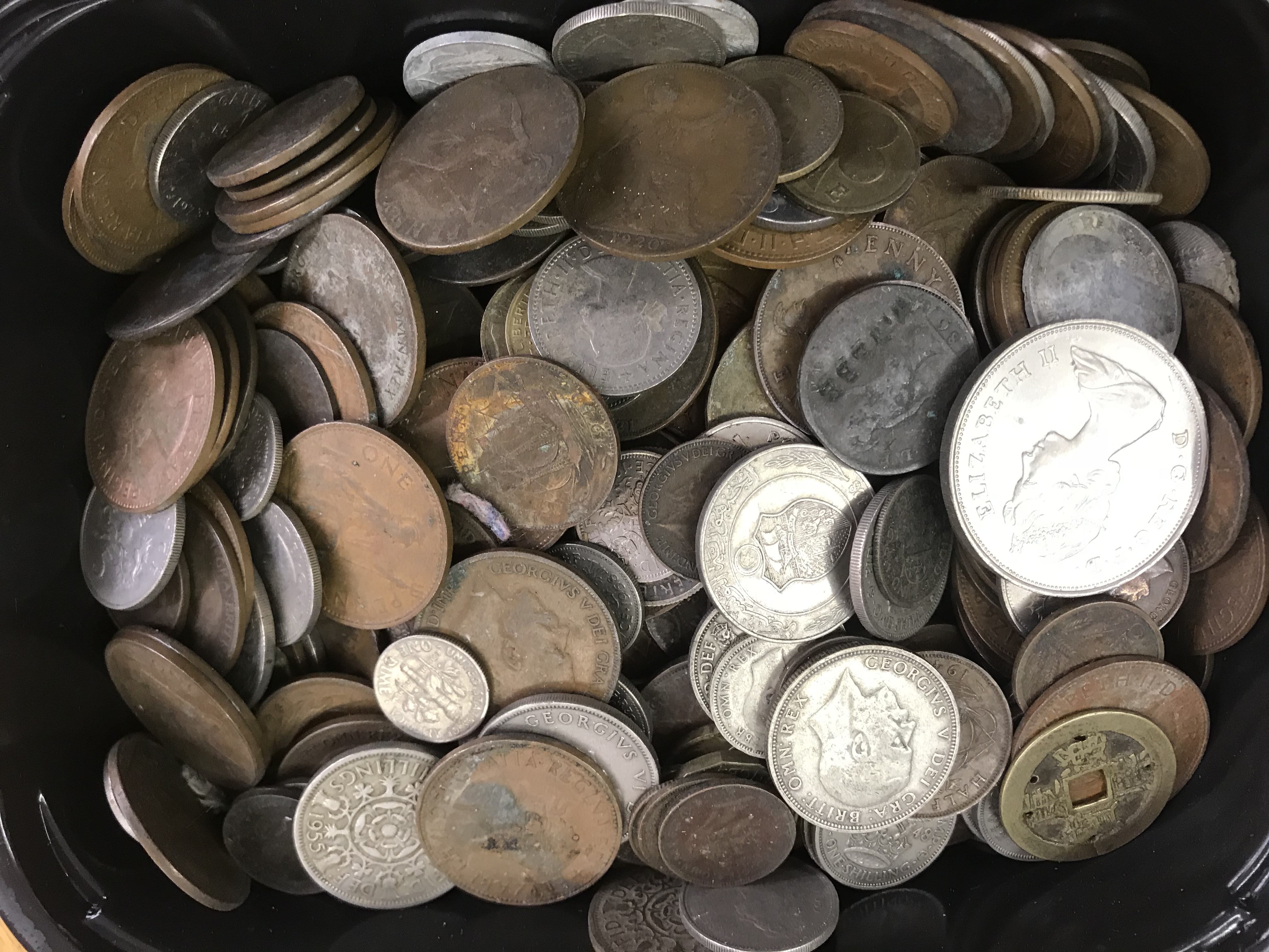 A quantity of World and GB coins to include pre-47