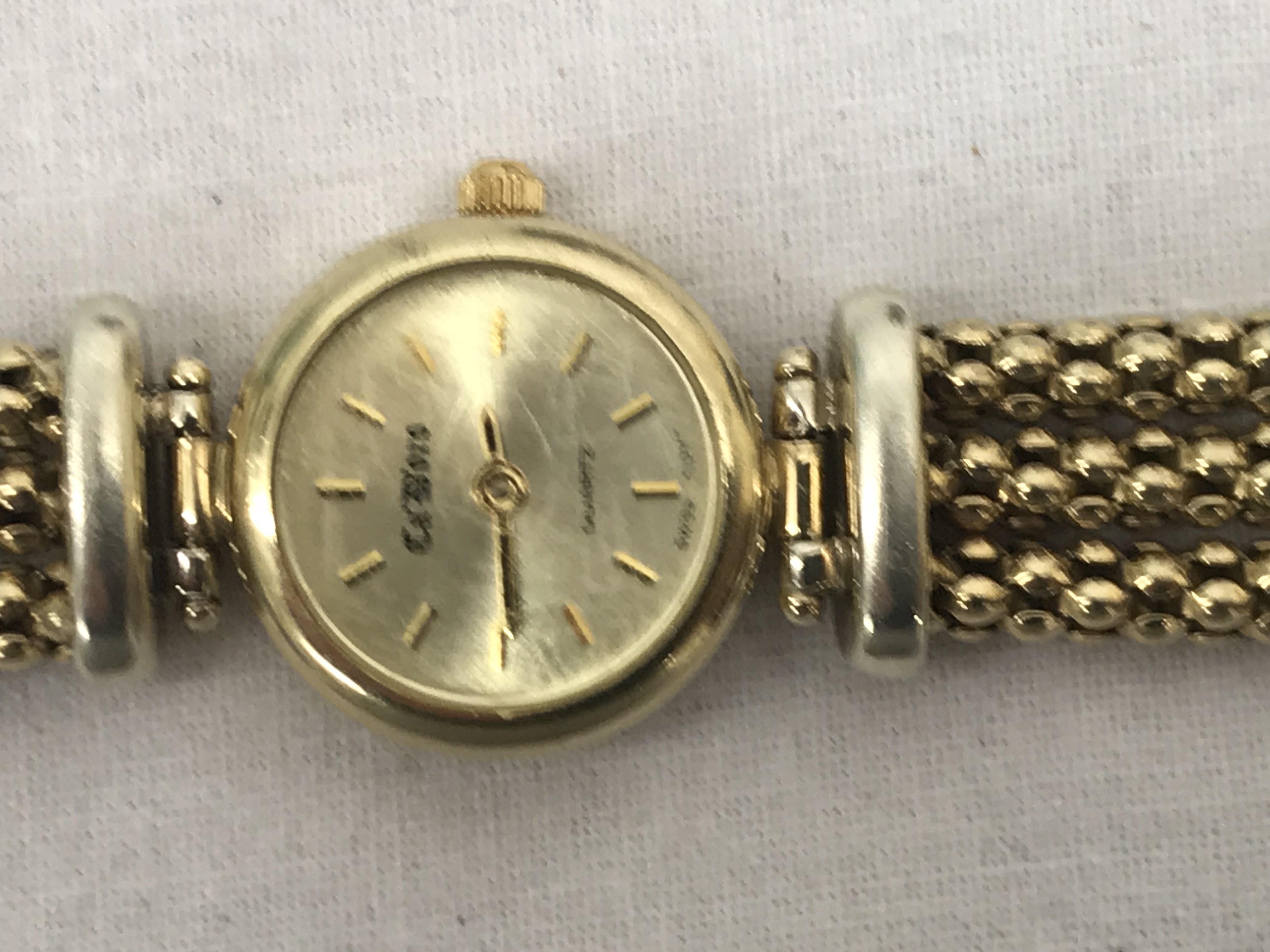 A 9ct Cadoro ladies watch