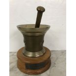 A 1978 bronze awarded pestle and mortar to Pharmacists