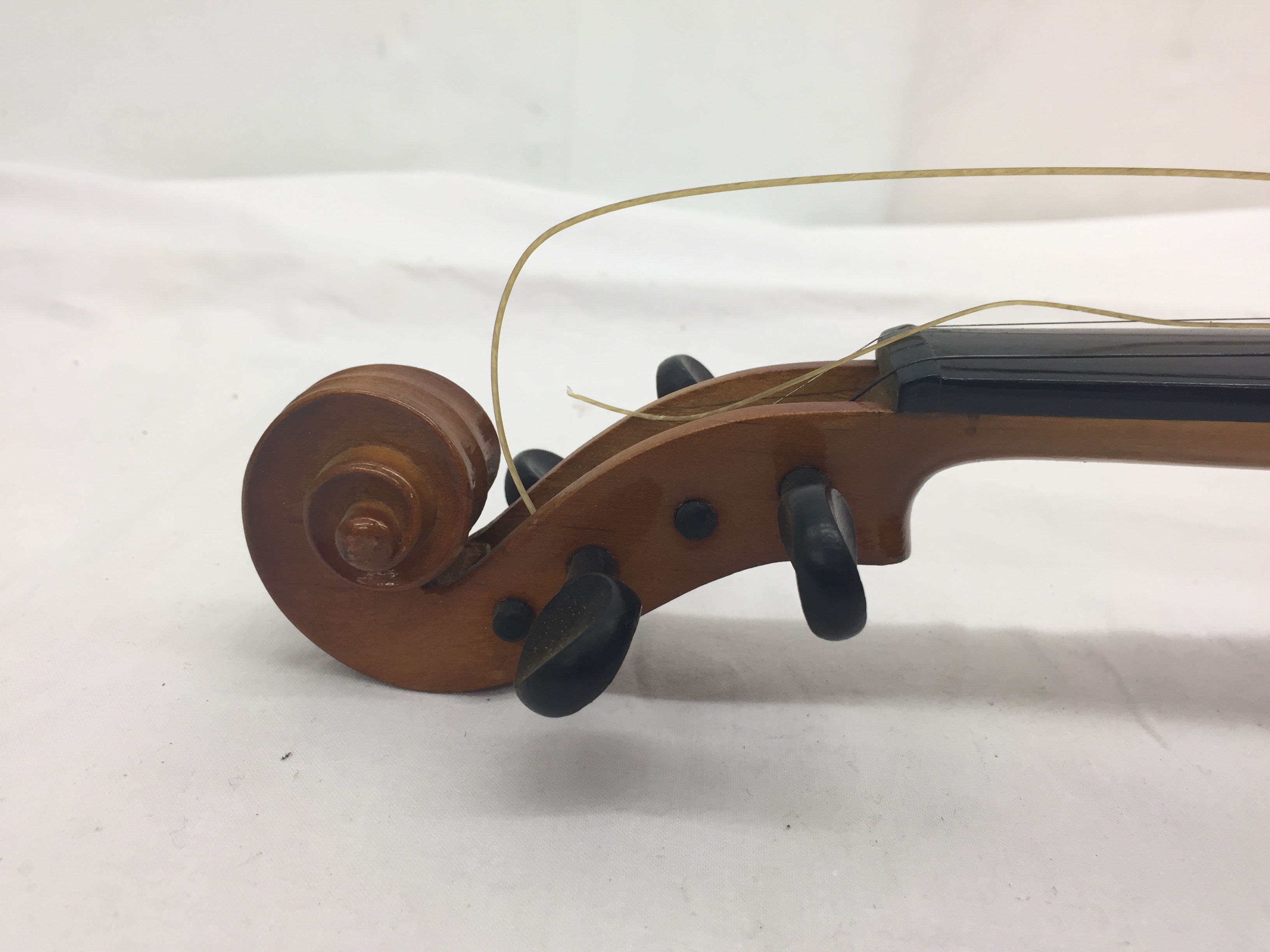 A vintage Chinese violin - Image 2 of 18