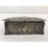 A HM silver Art Nouveau trinket box CONDITION REPORT: H 4.4 cm x W 12.6 cm x D 5 cm.