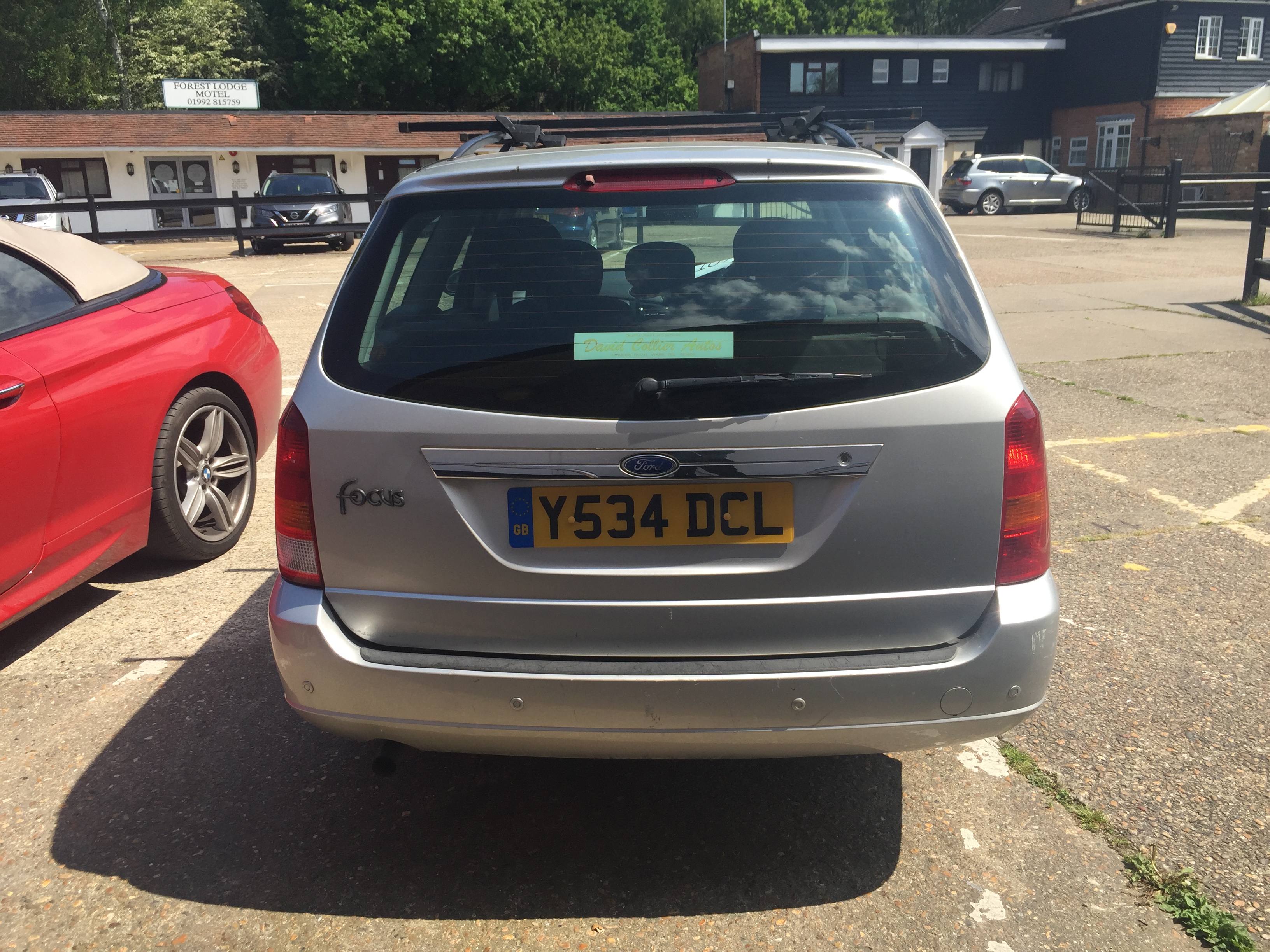 A Ford Focus Ghia estate car 1596cc: Registration Y534 DCL first registered 27/3/2001: MOT ran out - Image 4 of 4