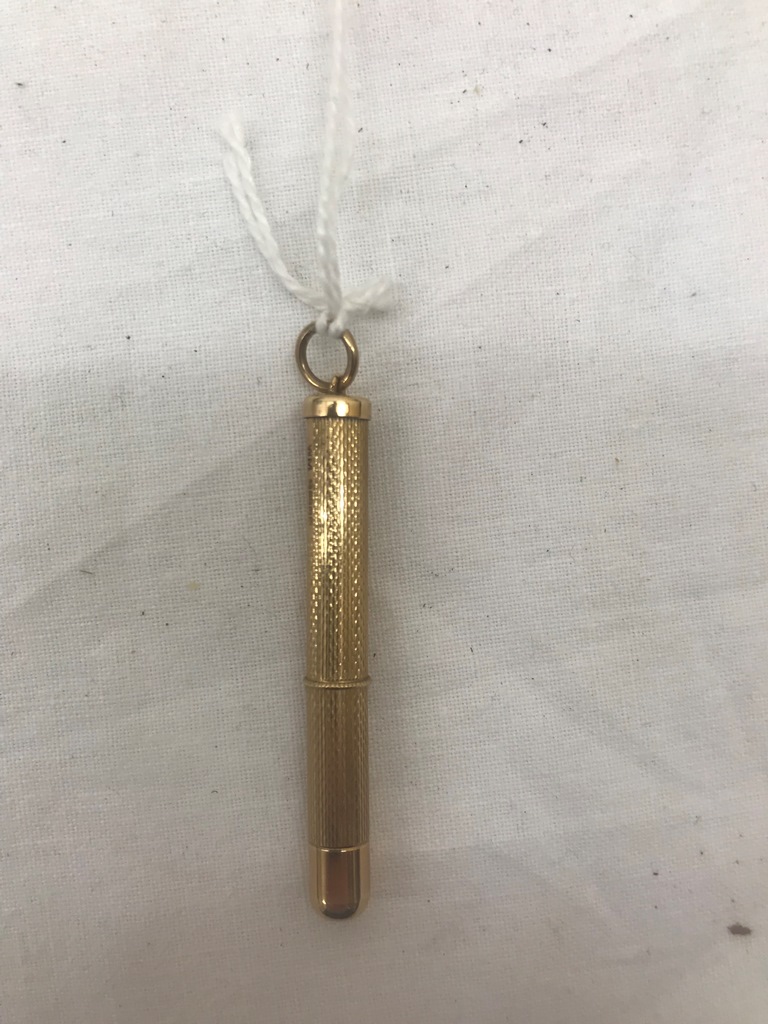 A 9ct gold toothpick