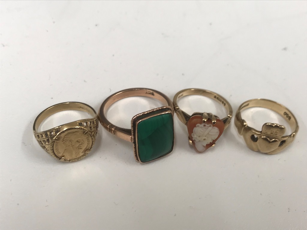 Four 9ct rings to inc Cladagh, cameo,