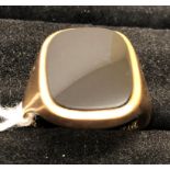 A gentleman's 9ct onyx ring
