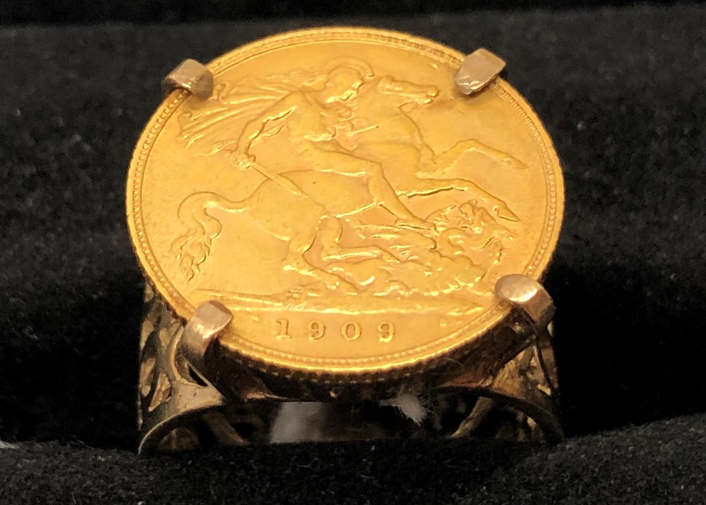 A 1909 London Mint half sovereign ring