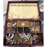 A quantity of dress jewellery