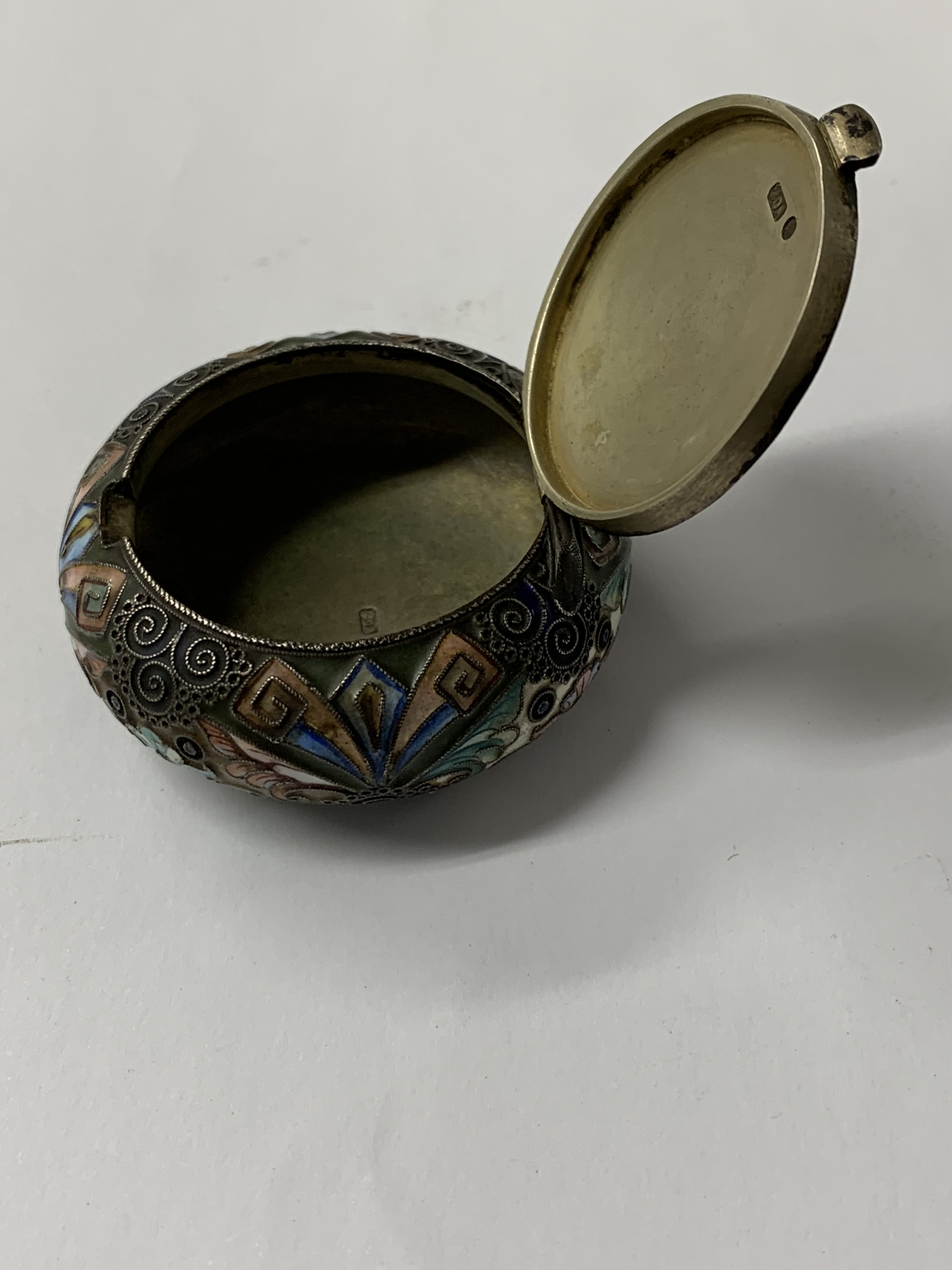 An early Russian 20th Century silver and cloisonne enamel pill box, - Image 8 of 9