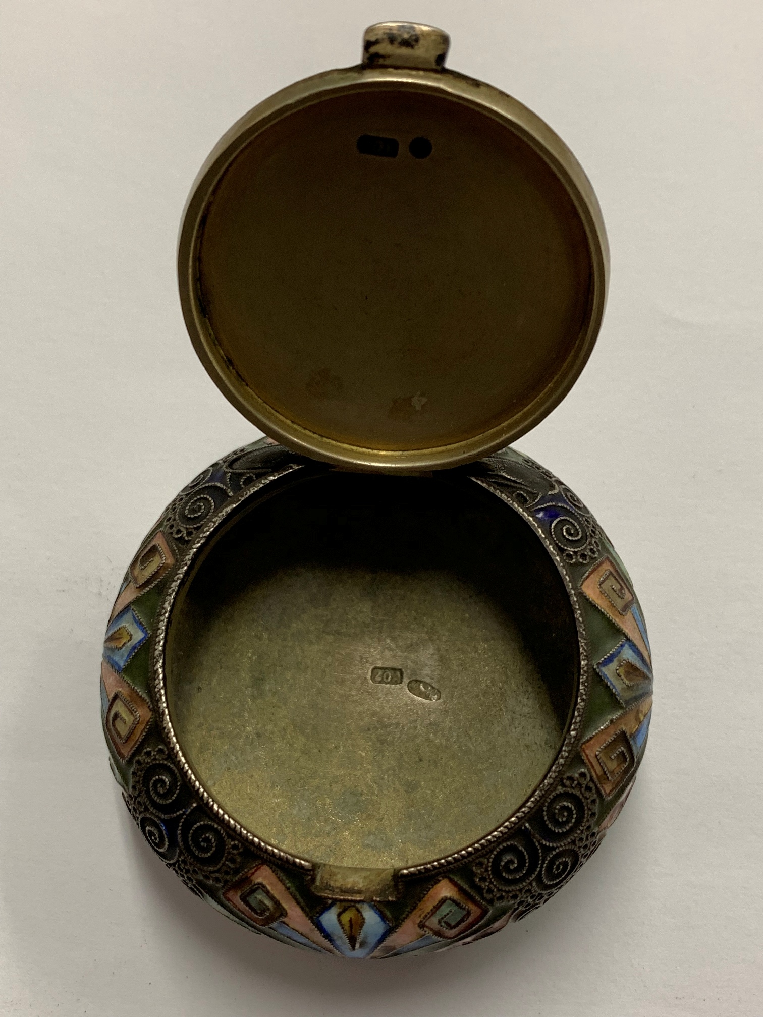 An early Russian 20th Century silver and cloisonne enamel pill box, - Image 3 of 9