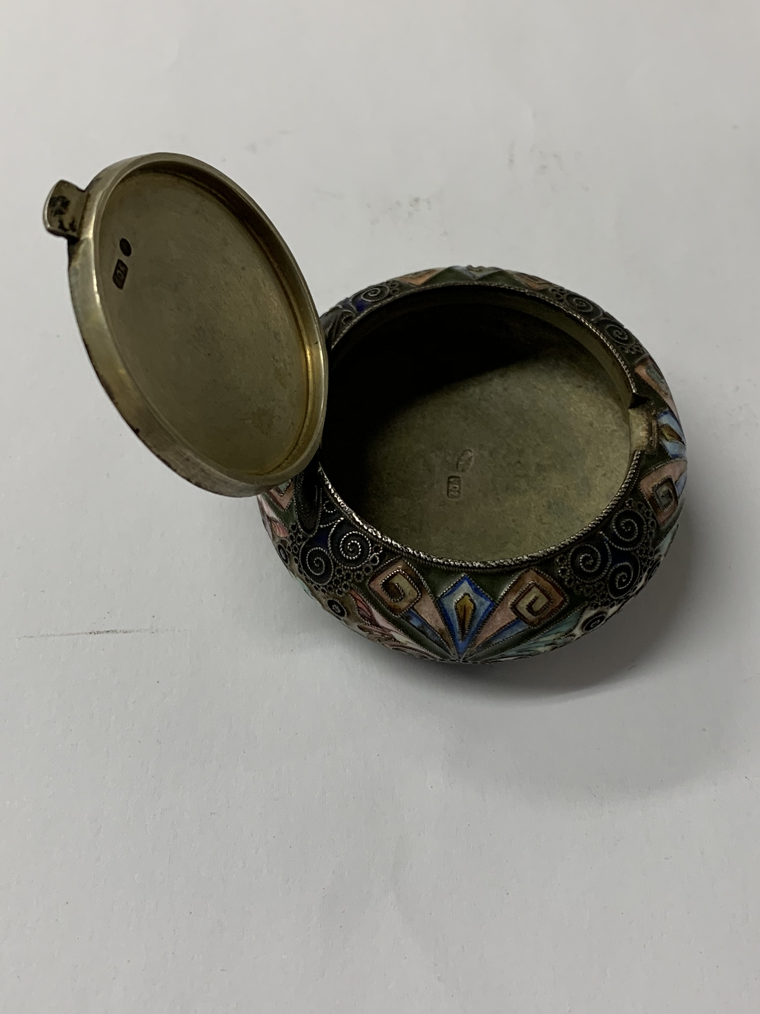 An early Russian 20th Century silver and cloisonne enamel pill box, - Image 7 of 9