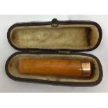 A cased 9ct amber cheroot holder