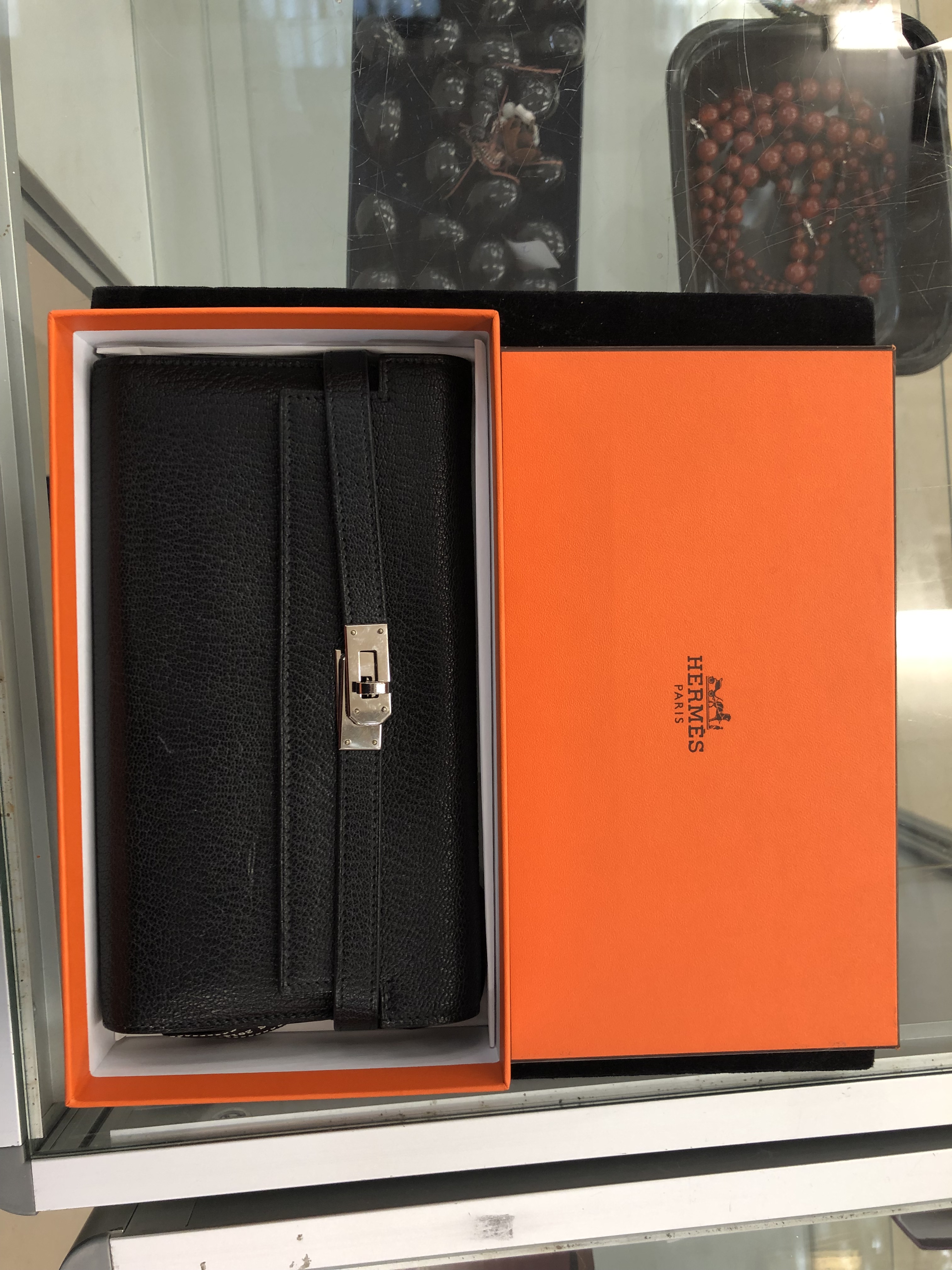 A boxed Hermes Kelly wallet in black leather