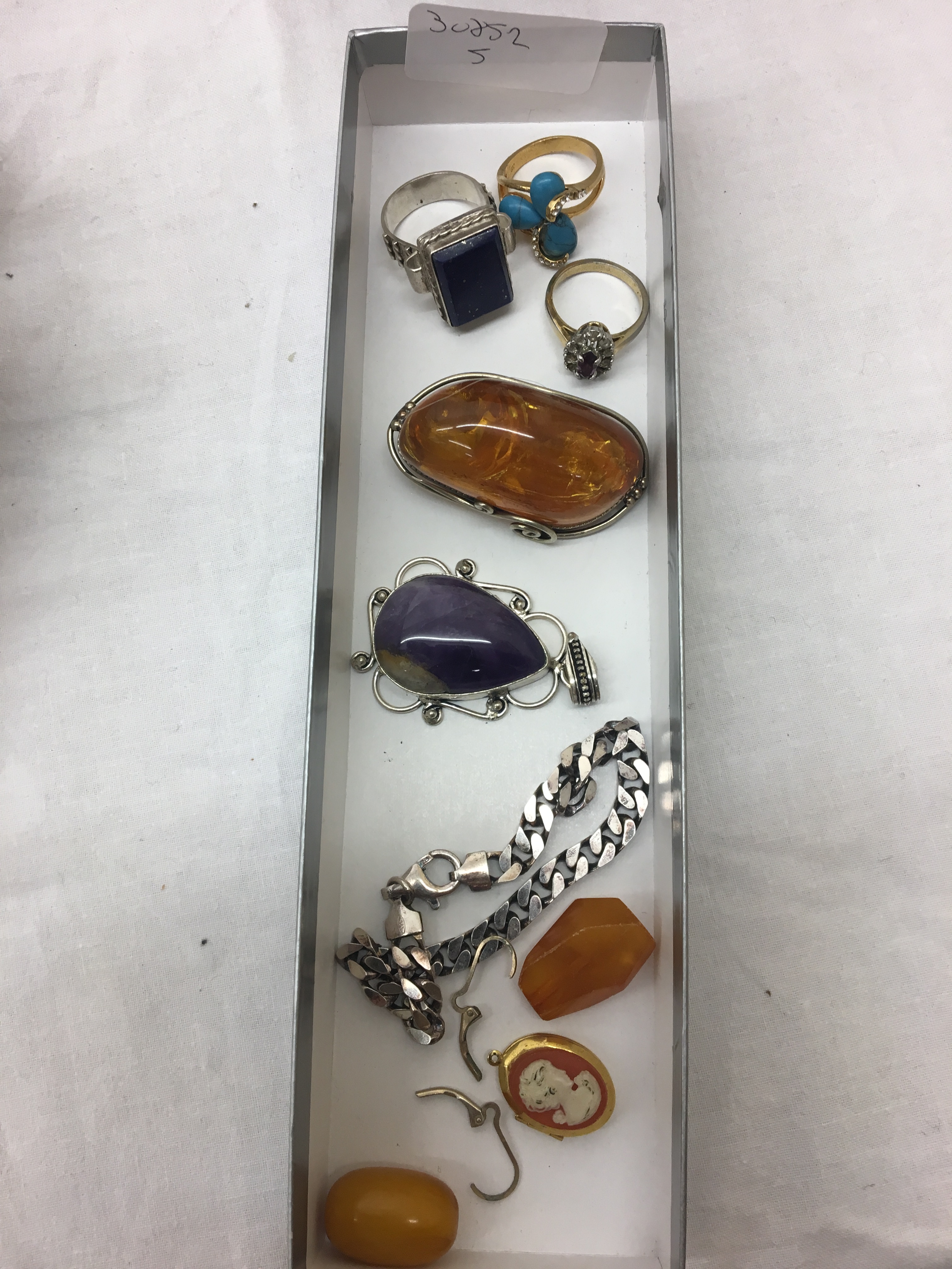 A quantity of dress jewellery to inc amber, lapis lazuli,