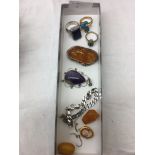 A quantity of dress jewellery to inc amber, lapis lazuli,