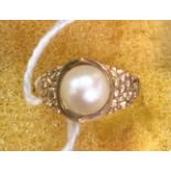 A 9ct pearl ring