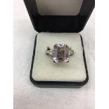 An 18ct diamond and kunzite ring