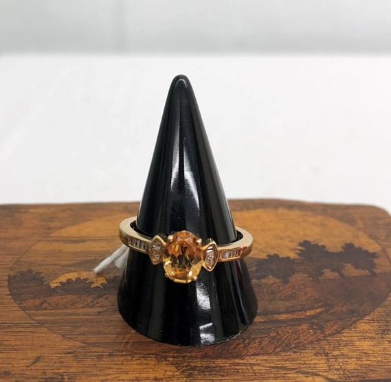 A 9ct gold dress ring