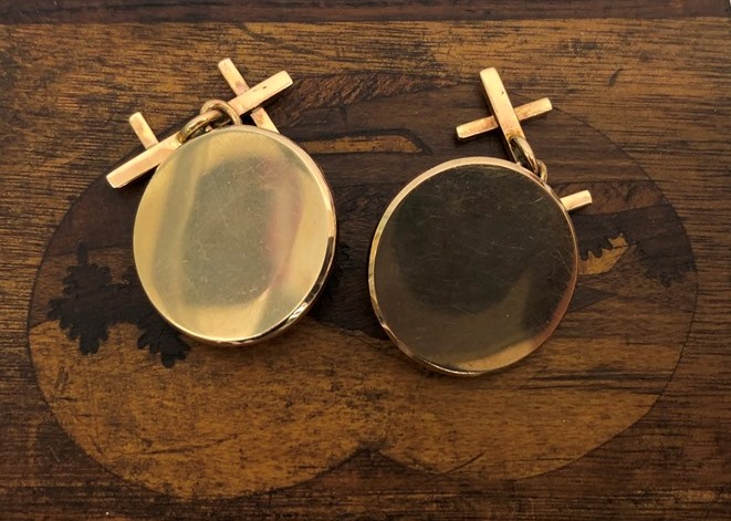 A pair of large 9ct cufflinks