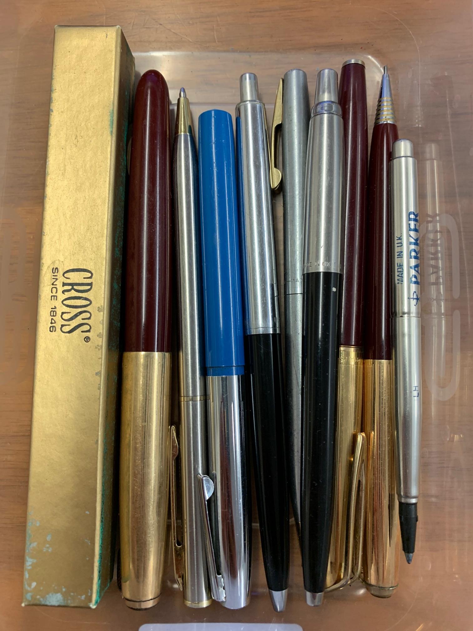 A quantity of pens to inc.