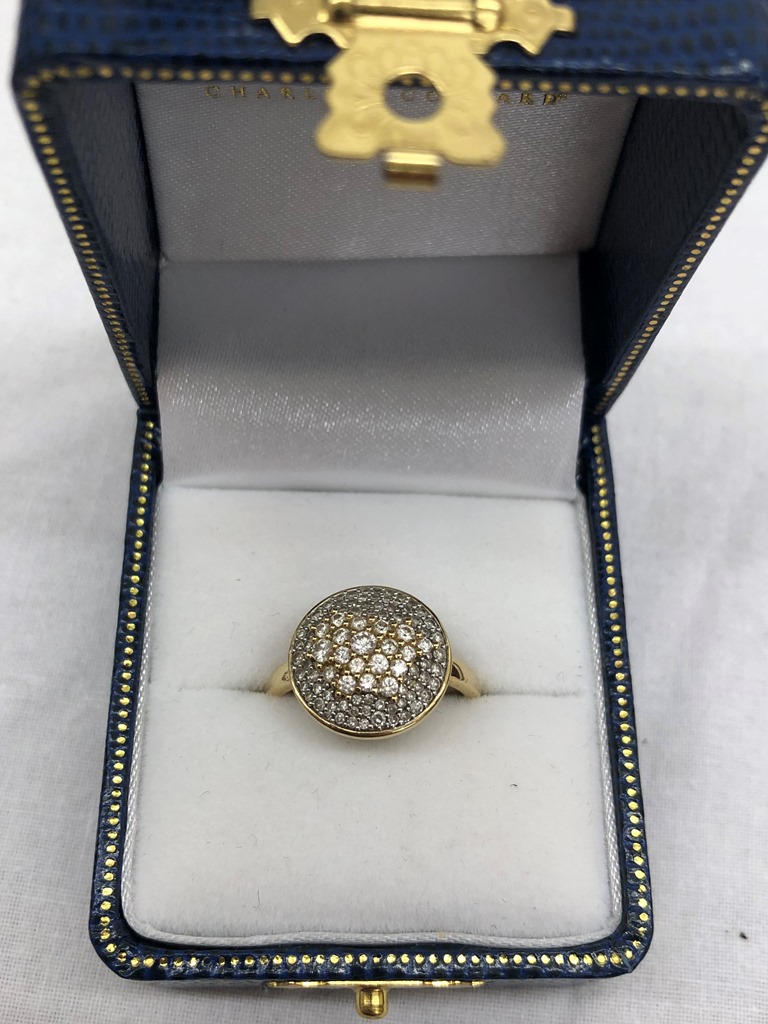 An 18ct gold diamond dress ring