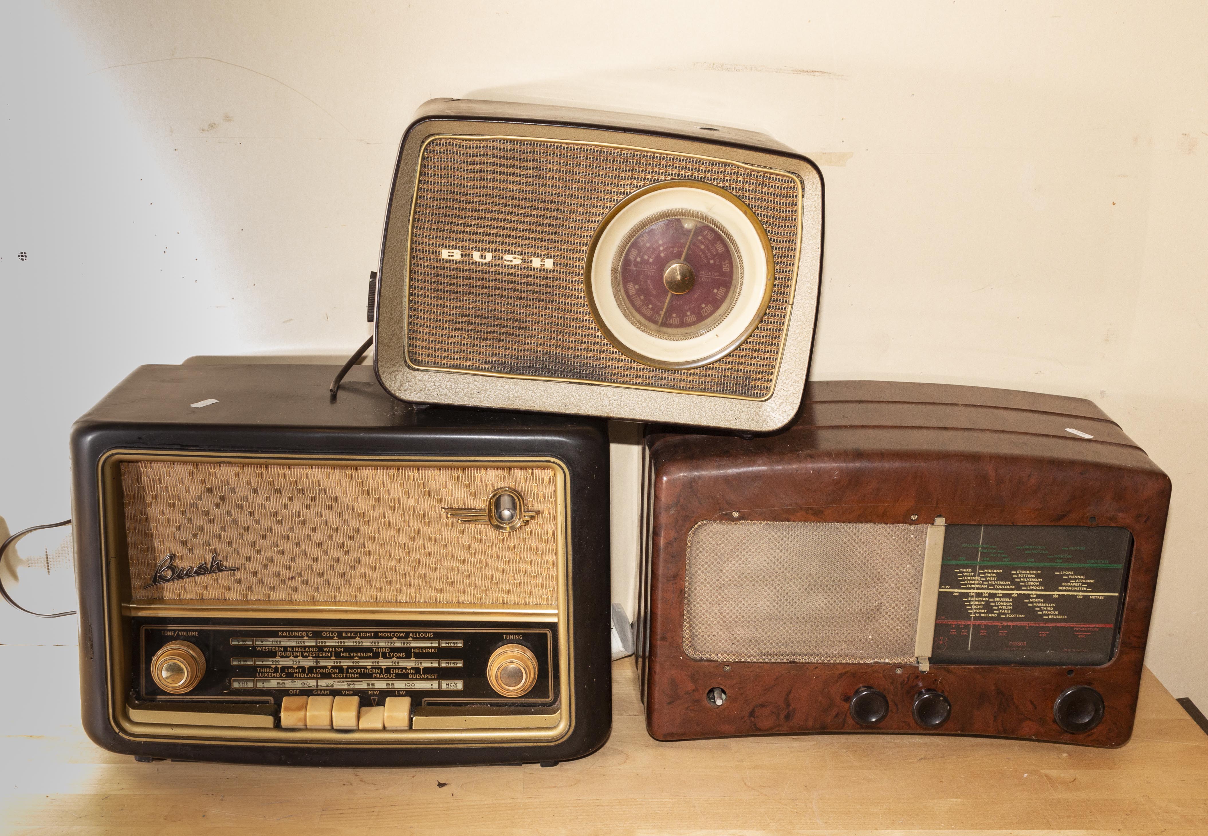 Three vintage bakelite radios