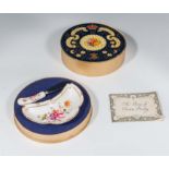 A Crown Derby presentation set